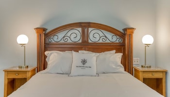 Junior Suite - 1 Queen & 1 Sofa-Bed