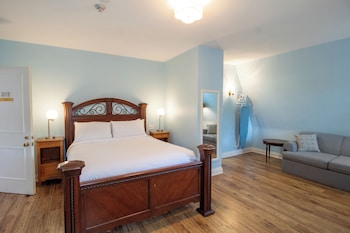 Junior Suite - 1 Queen & 1 Sofa-Bed