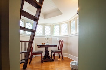 Sydenham Tower Suite - 1 King