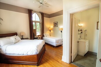 Triple Room - 1 Queen & 1 Single