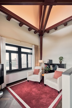 Grand Suite, Panoramic Rooftop, Livingroom, Fireplace, Sauna, Butler, Spa Access (12 years+)