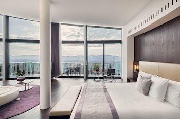 Golf Suite, 170 m2, Panoramic View, Butler, Spa Access (12 years+)