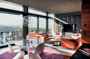 Suite 100, elegant, inspired by Rolling Stones, Butler, Spa Access (12 years+)