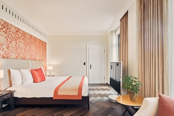 Deluxe Suite, Panoramic View, Partially Balcony, Livingroom, Whirlpool, Butler,Spa Access(12 years+)