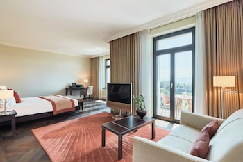 Junior Suite Deluxe, Alps/ Zurichsee View, Balcony, Whirlpool, Spa Access (12 years+)