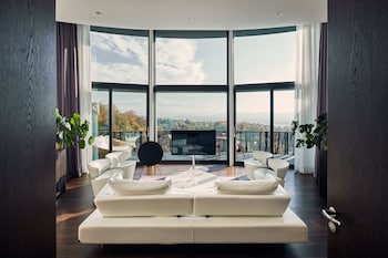 Golf Suite, 170 m2, Panoramic View, Butler, Spa Access (12 years+)