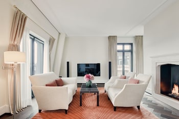 Grand Suite, Panoramic Rooftop, Livingroom, Fireplace, Sauna, Butler, Spa Access (12 years+)