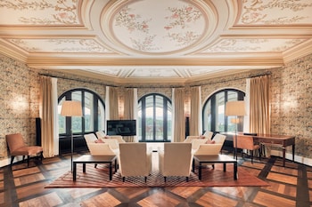 Deluxe Suite, Panoramic View, Partially Balcony, Livingroom, Whirlpool, Butler,Spa Access(12 years+)