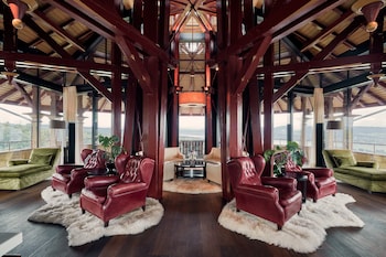Maestro Suite, 400 m2, inspired by Maestro Herbert v. Karajan, Butler, Spa Access (12 years+)