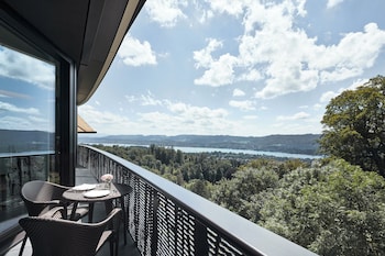 Junior Suite Deluxe, Alps/ Zurichsee View, Balcony, Whirlpool, Spa Access (12 years+)