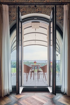 Deluxe Suite, Panoramic View, Partially Balcony, Livingroom, Whirlpool, Butler,Spa Access(12 years+)