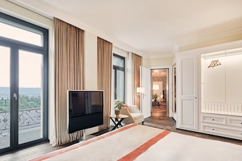 Deluxe Suite, Panoramic View, Partially Balcony, Livingroom, Whirlpool, Butler,Spa Access(12 years+)