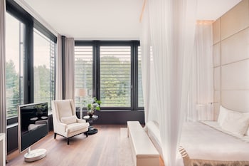 Maestro Suite, 400 m2, inspired by Maestro Herbert v. Karajan, Butler, Spa Access (12 years+)