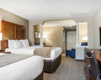 Business Studio Suite, 2 Queens Beds with Sofa Bed