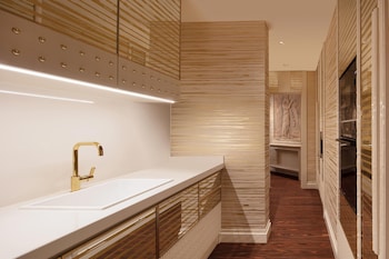 Presidential Suite, 1 King Bed, City View