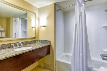 Premium Room, 1 King Bed, Courtyard View