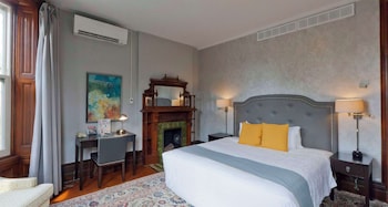 Standard Room, 1 King Bed, Non Smoking (Larger Room)