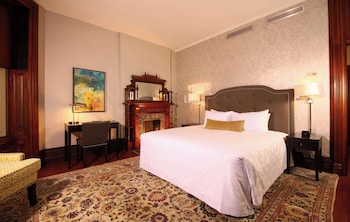 Standard Room, 1 King Bed, Non Smoking (Larger Room)