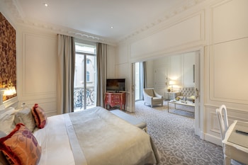 Suite, city or courtyard view