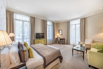 Junior Suite, city or courtyard view