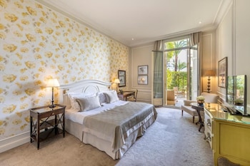 Deluxe room, city or courtyard view