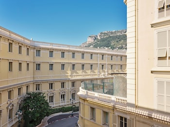 Deluxe Prestige Room - city or courtyard view