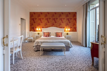 Suite, city or courtyard view