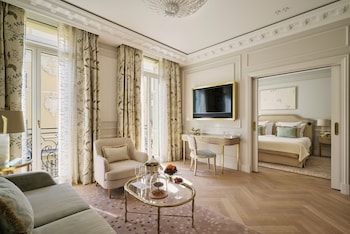 Prestige Suite - city or courtyard view