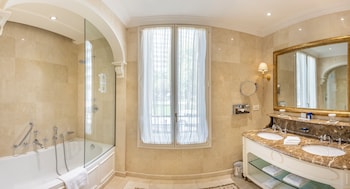 Junior Suite, city or courtyard view