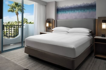 Suite, 1 King Bed with Sofa bed