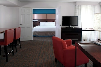 Suite, 2 Bedrooms (Fireplace)