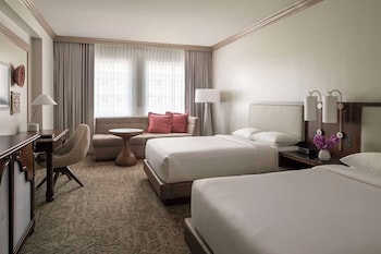 2 Double Beds ADA Tub