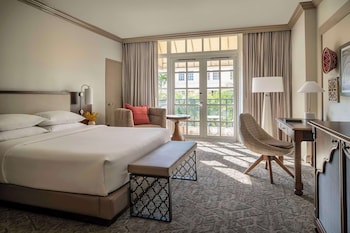 1 King Bed with Balcony