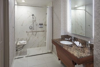 Room, 1 King Bed, Accessible (Shower)