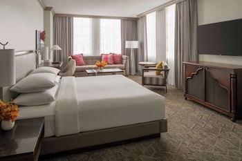 Deluxe Room, 1 King Bed with Sofa bed