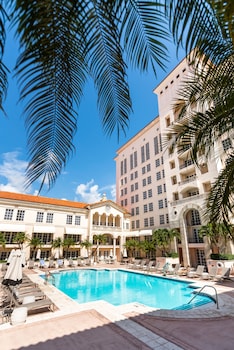 Merrick Suite Pool View
