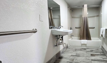 Standard Room, 1 King Bed, Accessible, Non Smoking