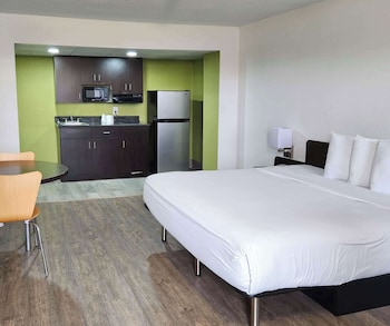Standard Room, 1 King Bed, Accessible, Non Smoking