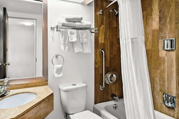 Executive Room, 1 King Bed, Non Smoking, Refrigerator