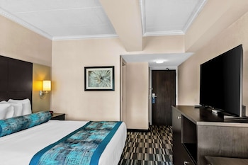 Executive Room, 1 King Bed, Non Smoking, Refrigerator