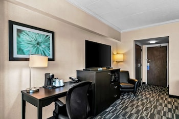 Standard Room, 2 Queen Beds, Non Smoking, Refrigerator (Pet Friendly)