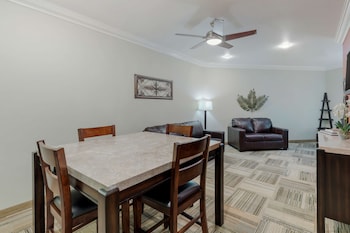 Suite, 2 Bedrooms, Non Smoking, Jetted Tub (Full Kitchen)