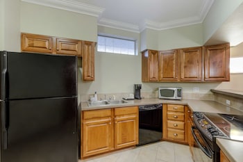 Suite, 2 Bedrooms, Non Smoking, Jetted Tub (Full Kitchen)