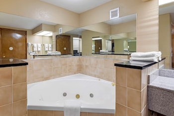 Suite, 1 King Bed, Smoking, Jetted Tub (with Sofabed)