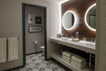Suite, 1 King Bed