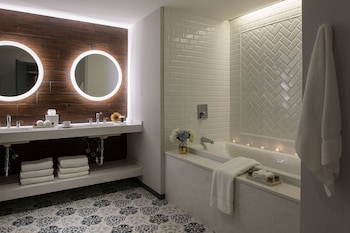 Suite, 1 King Bed