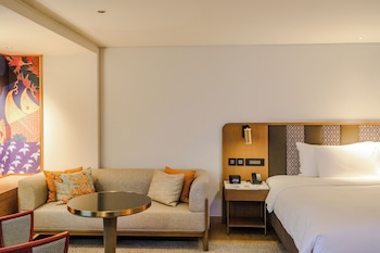 Junior Suite with California King Bed