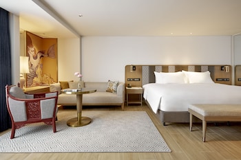 Junior Suite with California King Bed