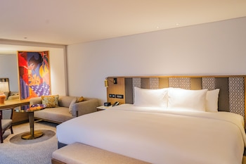 Junior Suite with California King Bed