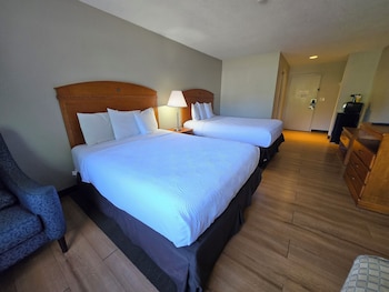 Deluxe Quadruple Room, 2 Queen Beds